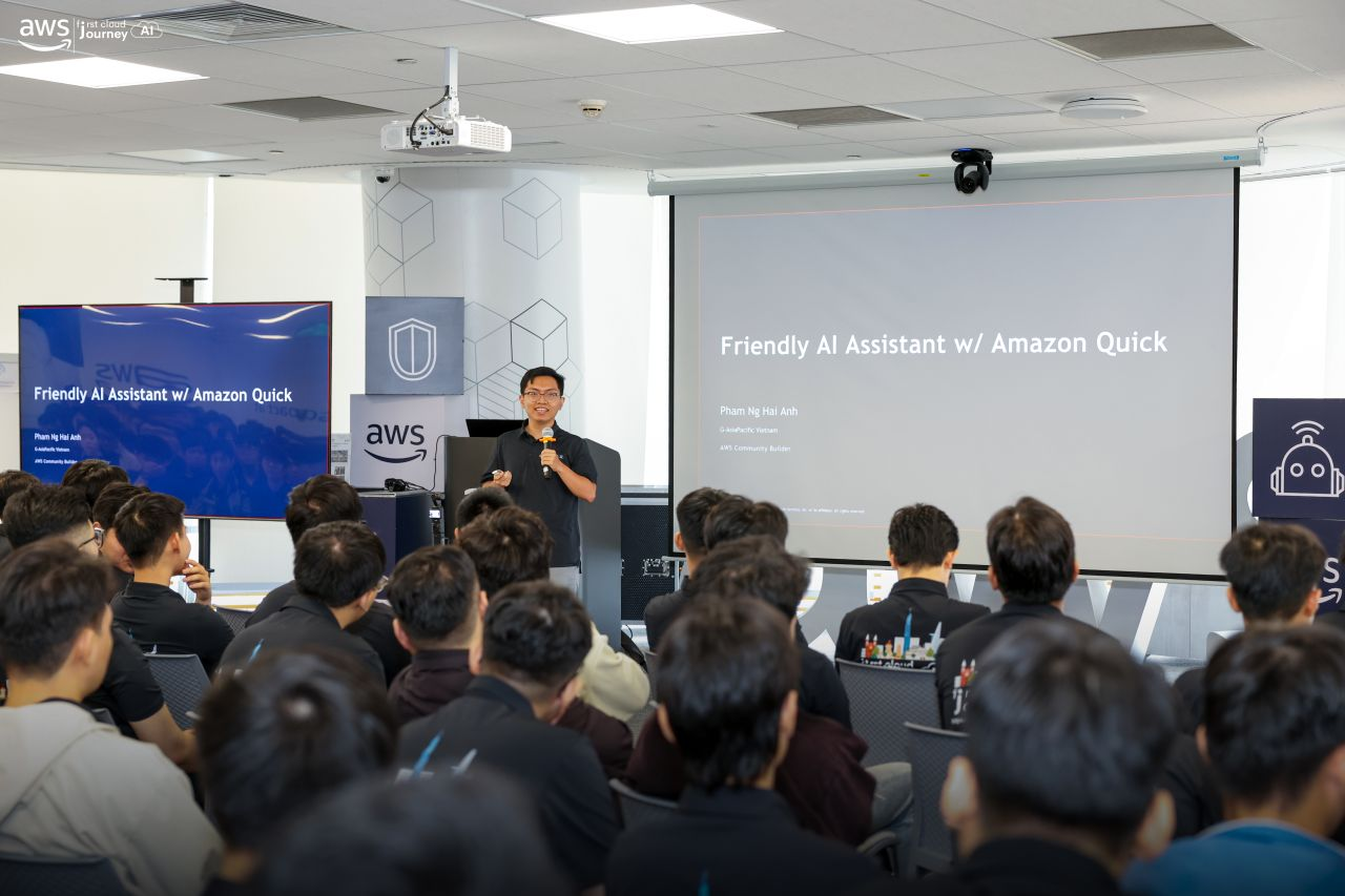 Anh Pham Nguyen Hai presenting Friendly AI Assistant with Amazon Quick