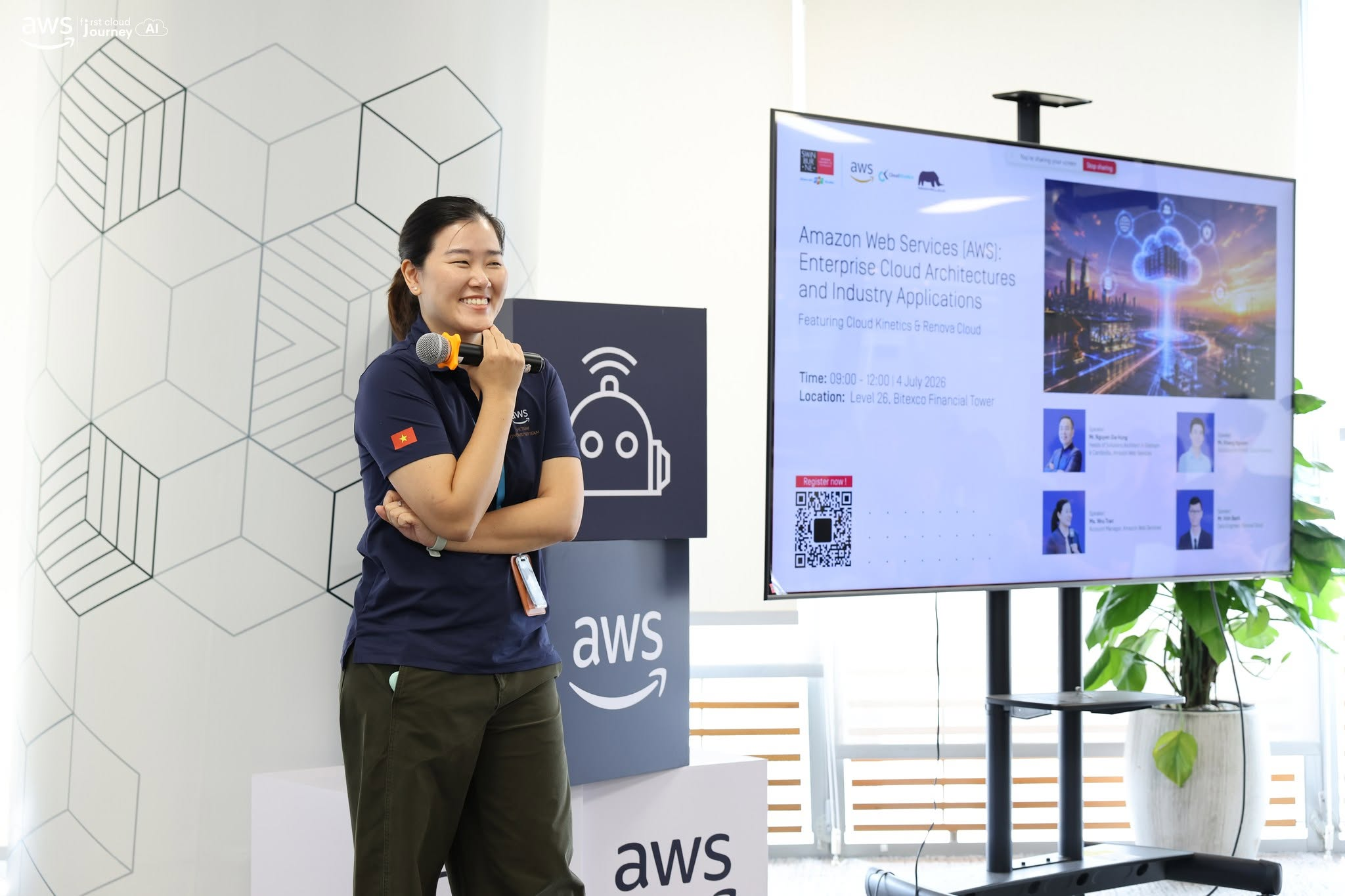 Nhu Tran at the Enterprise Cloud Architectures and Industry Applications event